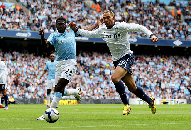 在担任足球 在担任足球